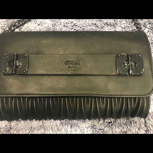 Guess black clutch purse - Picture 3 of 6